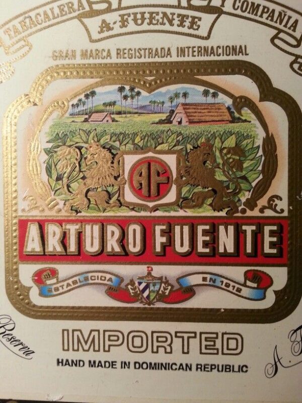 Experience the smooth Arturo Fuente Curly Head Deluxe cigars—handmade with premium Dominican tobaccos for a consistently satisfying, mellow-to-medium smoke