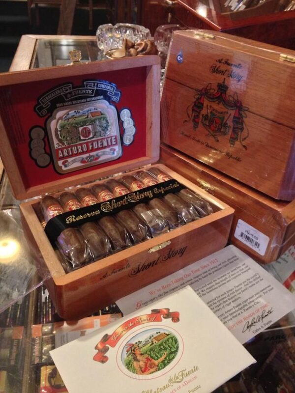 Experience the smooth Arturo Fuente Curly Head Deluxe cigars—handmade with premium Dominican tobaccos for a consistently satisfying, mellow-to-medium smoke