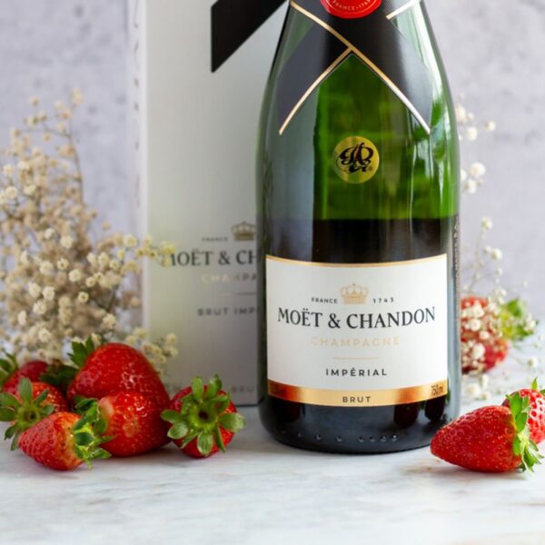 Buy Moët & Chandon Impérial Brut online. One of the best brut champagnes for celebration in the USA. Premium Moët & Chandon Champagne delivery nationwide.